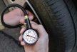 Почему уровень давления в шинах нужно регулярно проверять
