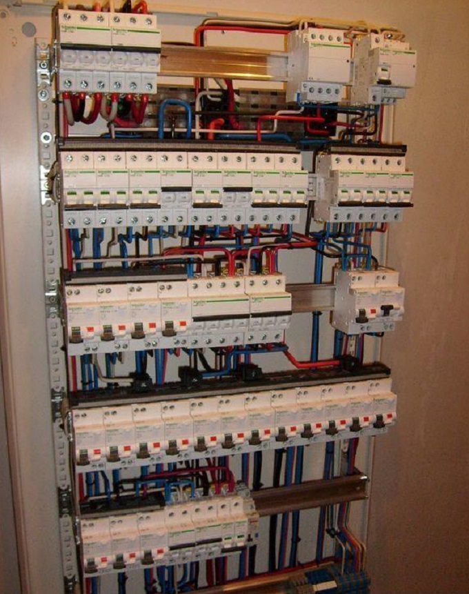 Надежное электроснабжение автосервиса с использованием кабеля ВВГнг Надежное электроснабжение автосервиса с использованием кабеля ВВГнг