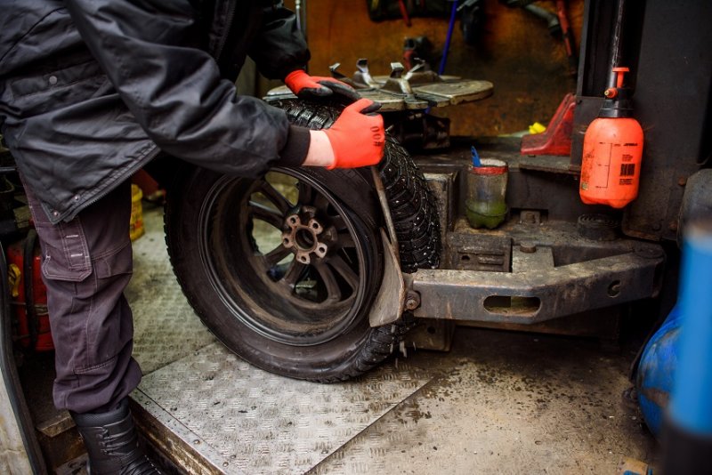 Почему выбирают выездной шиномонтаж?